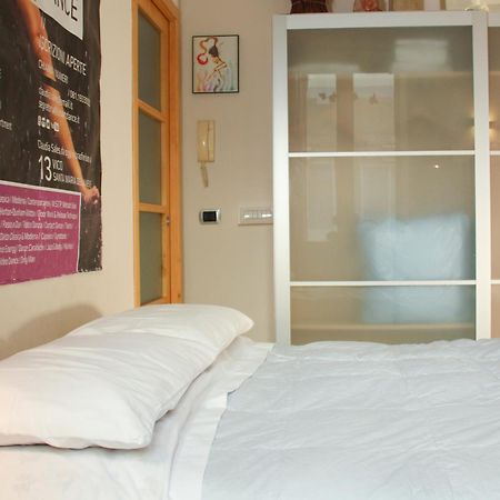 Apartamento Metro Amedeo - Stanza Privata Con Vasca Idromassaggio Nápoles Exterior foto