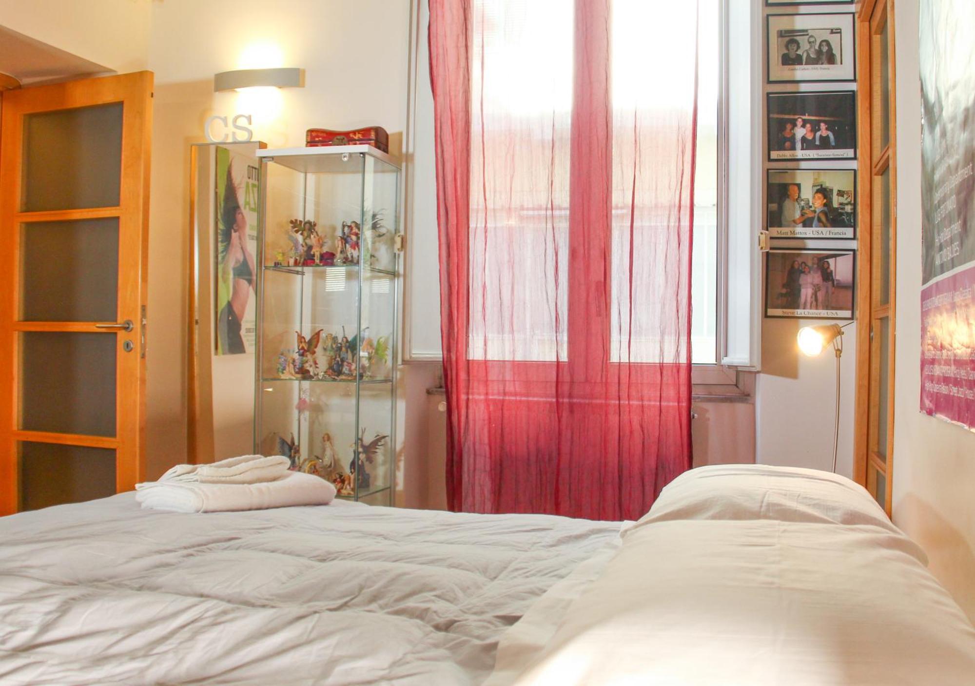 Apartamento Metro Amedeo - Stanza Privata Con Vasca Idromassaggio Nápoles Exterior foto